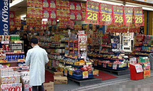 医和药分开的日本药店，必须配有药剂师，医院不设药房