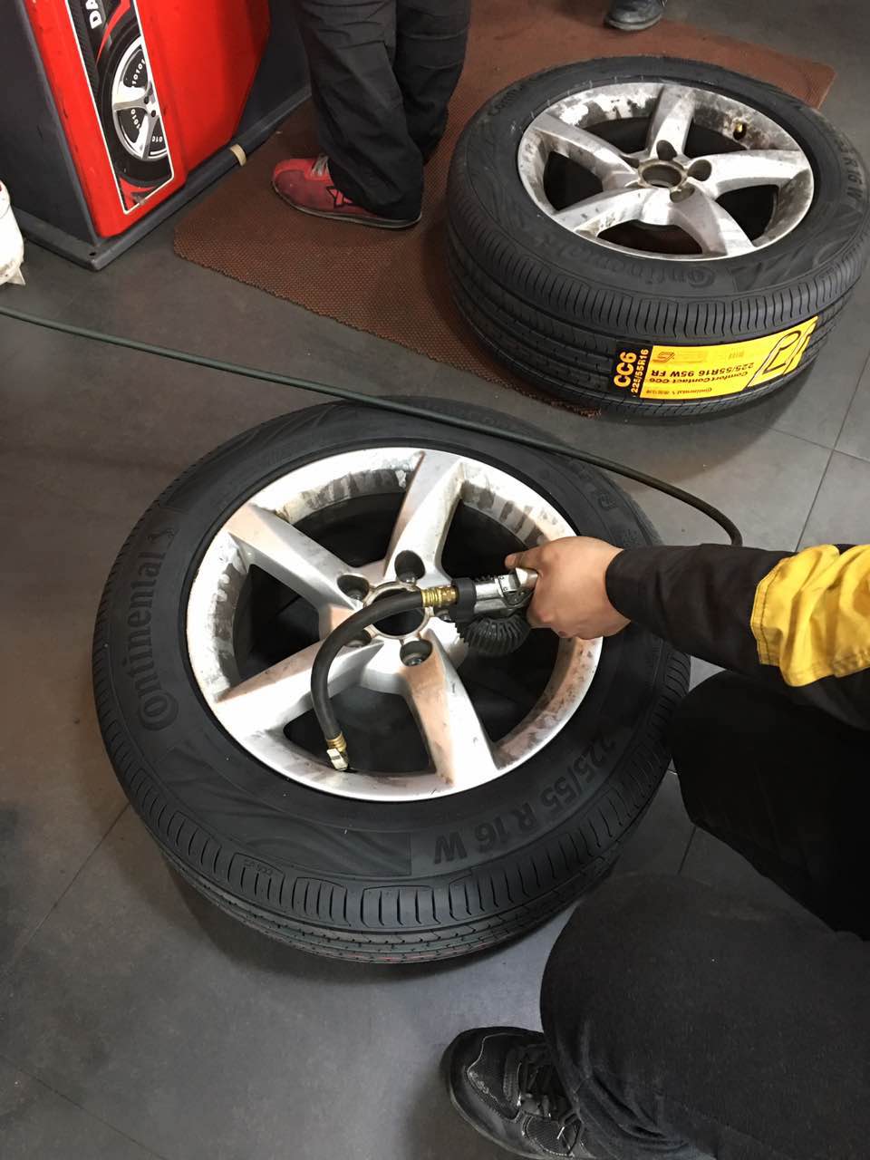 马牌ucj和cc6轮胎哪个实用,4年的马牌cc6轮胎还能用吗