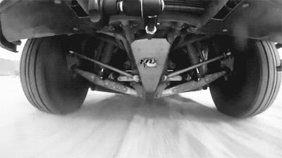 避震软硬可调和不可调有什么区别,悬挂的软硬取决于弹簧还是避震筒