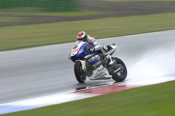 雅马哈机器人与洛伦佐,机器人雅马哈视频