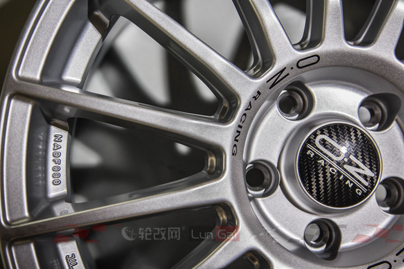 勒芒经典——OZSuperturismoLM轮毂细节展示