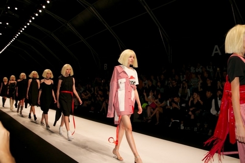 上海时装周创意设计,上海时装周标志在哪个区