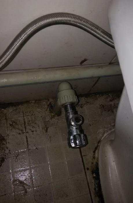 马桶有哗啦啦响声怎么回事,马桶上水慢原因及解决方法