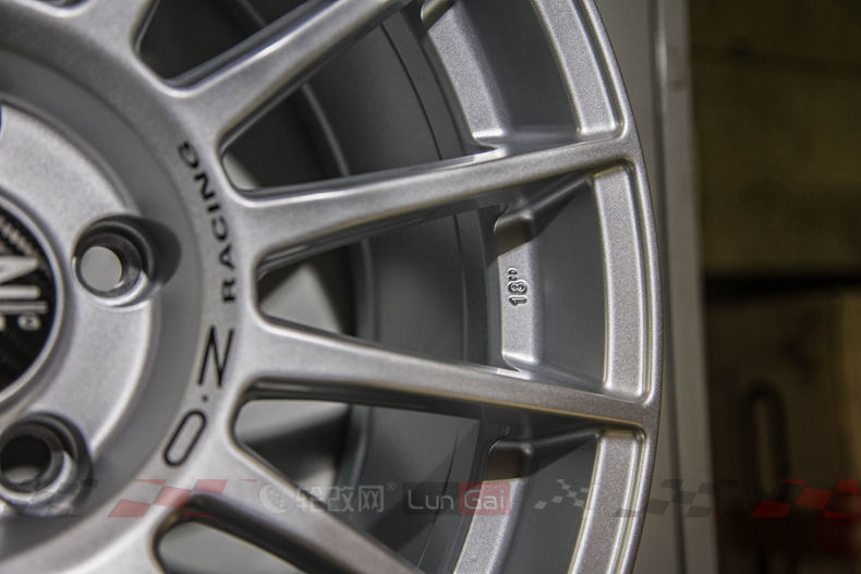 勒芒经典——OZSuperturismoLM轮毂细节展示
