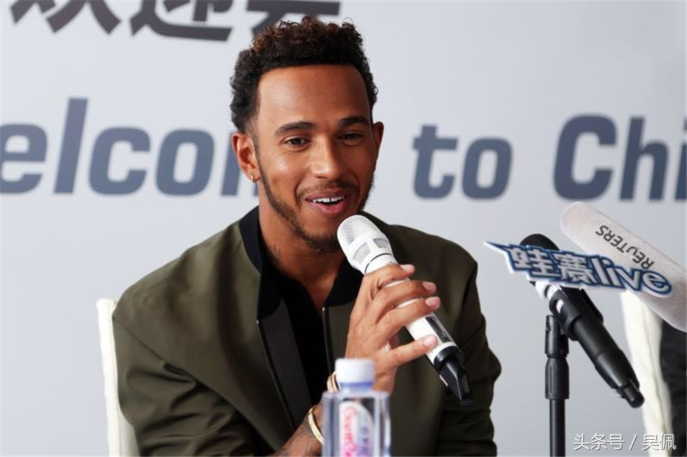 汉密尔顿夺冠,汉密尔顿夺冠庆祝