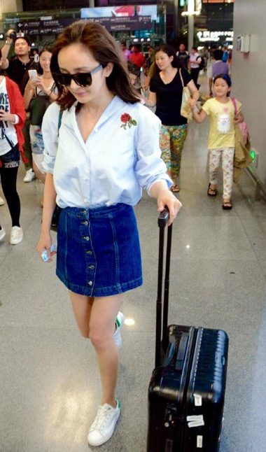 唐嫣杨幂日常穿搭的最爱小白鞋，有没有你喜欢的