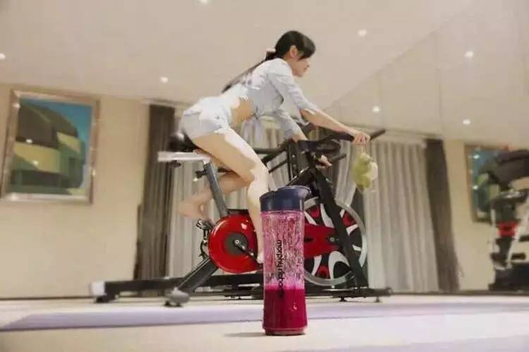 小型迷你榨汁杯哪个好用,迷你榨汁杯多少块钱一个