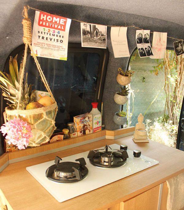 房车太贵？这个姑娘改造小货车带着狗狗周游世界！简直太酷啦~