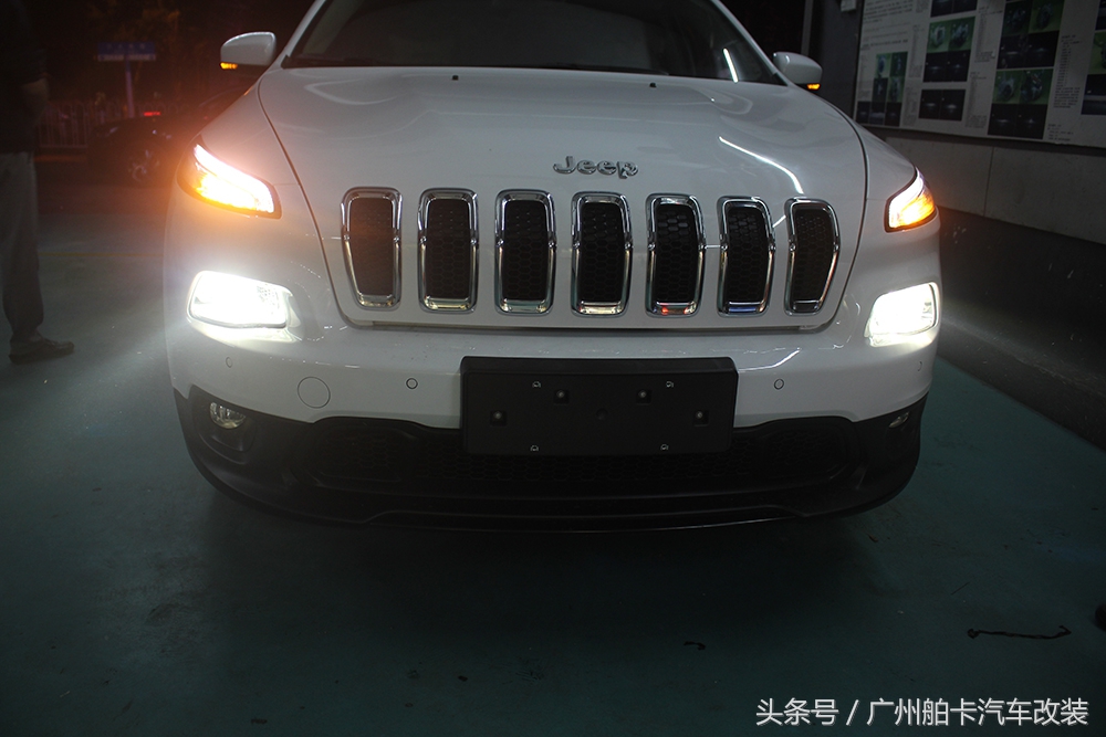 吉普自由光改装照片,吉普自由光车灯升级案例