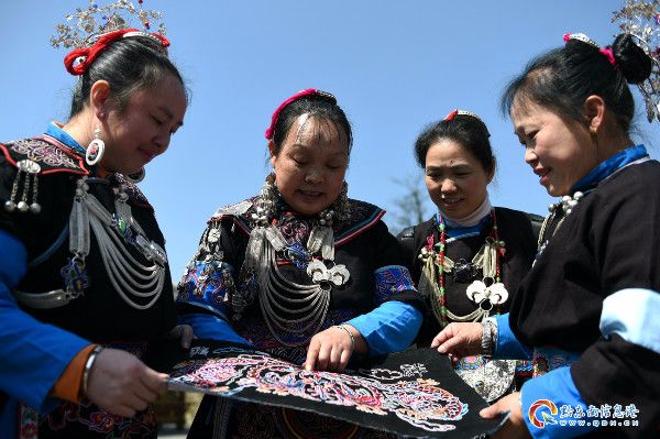 玩偶设计师林良如：怪趣毛毡展览——《23个小怪兽》