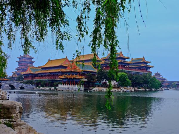 青岛旅游第一餐,好客山东大虾青岛版