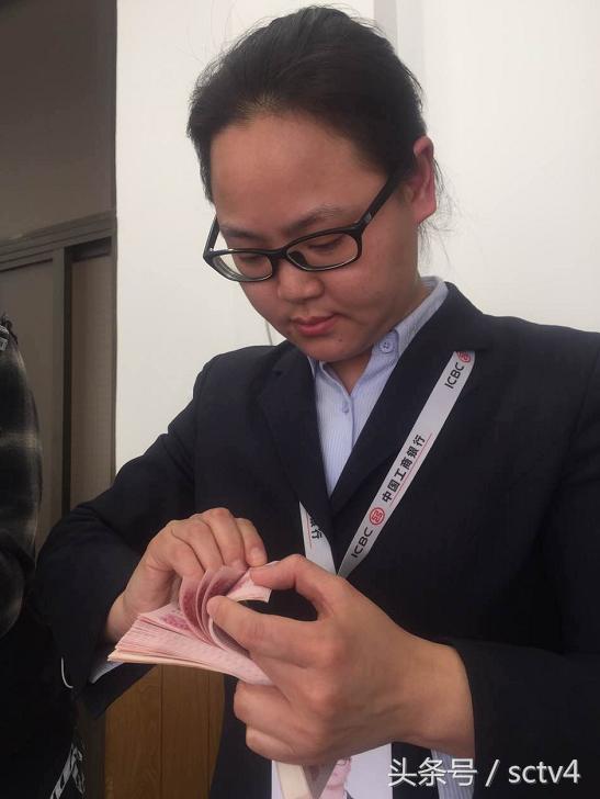 花式点钞片段,银行点钞冠军花式点钞