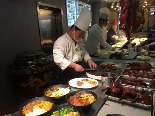 一天吃五顿都不要钱，“别人家的食堂”开挂了！贵司，还招人吗？