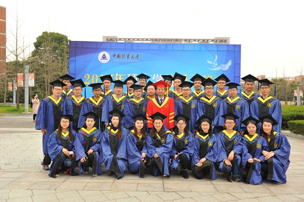 离别母校四十年对现任校长的感言,大学校长毕业典礼致辞经典语录