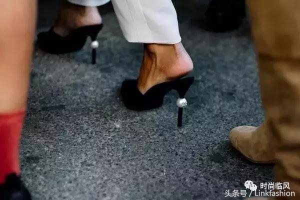 一双鞋,火过大牌包