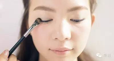 回家过年要减负，带只眼影君就够啦