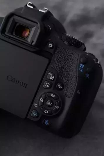 佳能800d与77d哪个更好有什么区别,佳能77d和佳能800d哪个值得入手