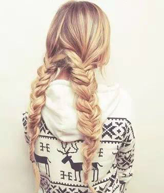 什么样的衣服搭什么样的发型,发型与衣服搭配的端庄气质