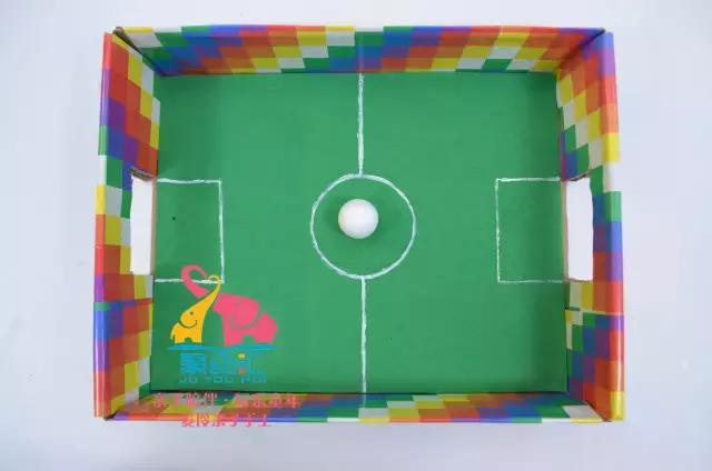 玩过手动的桌上足球,还没玩过用嘴吹的