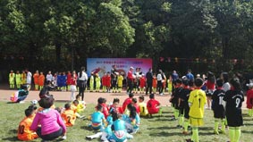 云岭校园直播间连线绿茵场