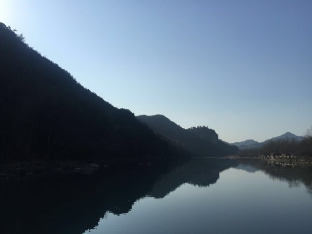 远山如黛原诗,远山如黛什么意思