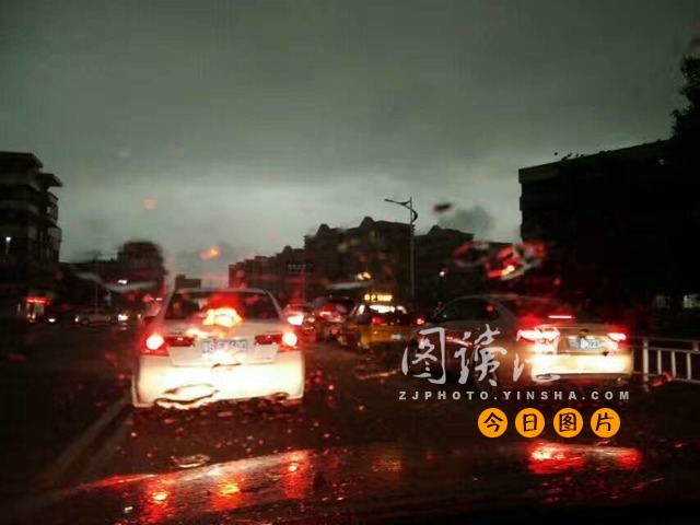 湛江下大暴雨,湛江主城区暴雨