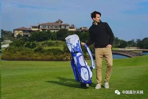 高尔夫球包有轮子的怎么收回去,高尔夫球包可以加轮子吗