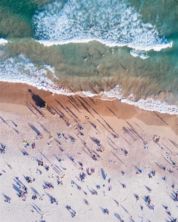摄影师海边拍照视频,航拍邦迪海滩