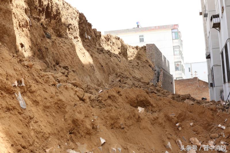 晋中塌方事件伤亡,山西晋中一小区突发墙体坍塌事故