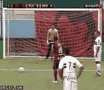 足球经典搞笑gif,足球gif搞笑图片