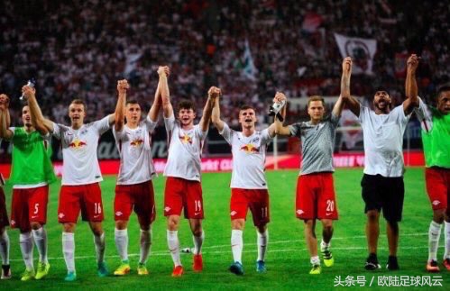 欧洲足坛第一个三夺欧洲杯的球队,欧洲足坛第一名