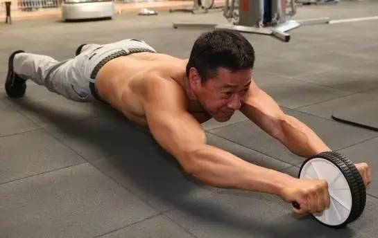 大长腿、六块腹肌，《人民的名义》中大叔居然都是跑步达人