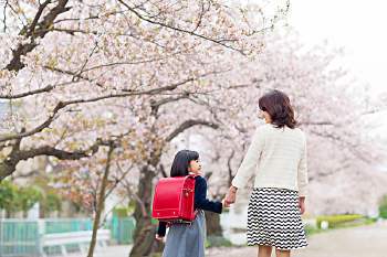 成长的烦恼对比,成长的烦恼和代价的区别