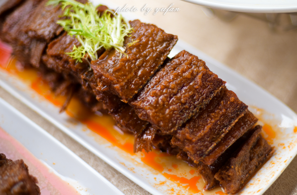 云端上的世外桃源，看看浇灌牛奶和土鸡蛋的有机乌龙茶长成啥样