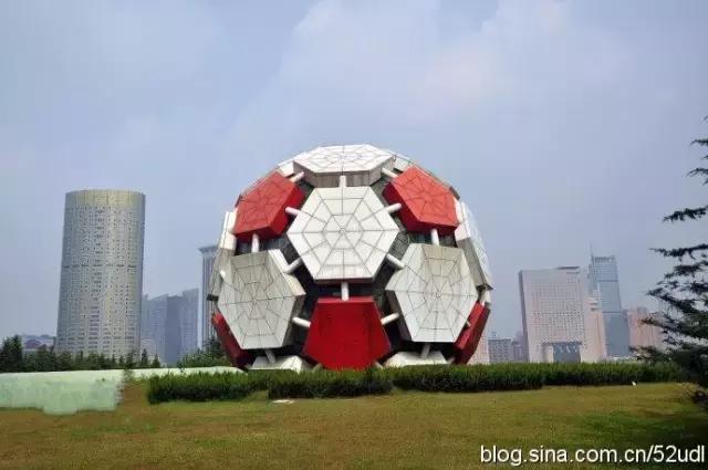 劳动公园大足球内部样子,劳动公园大足球叫什么