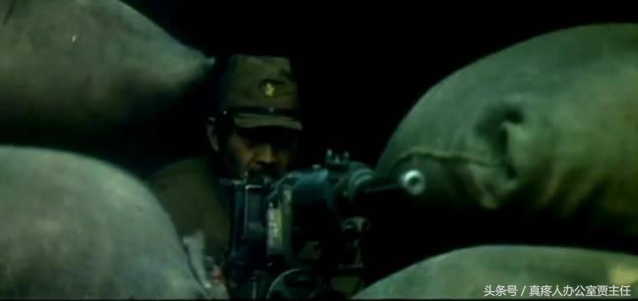 八路军收尸队发现躲在山洞吃人肉不投降的鬼子，银熊奖零拷贝电影