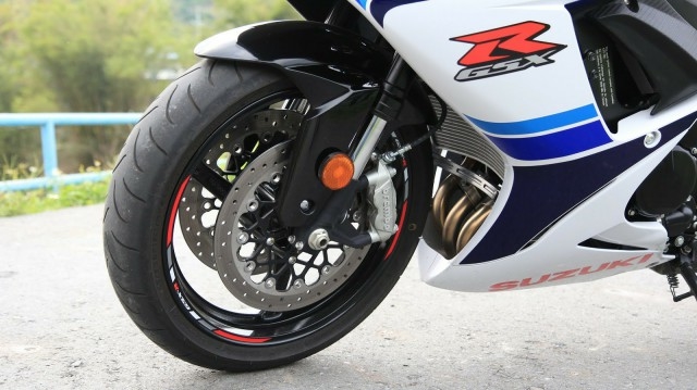 铃木gsx-r600适合新手吗,22款gsxr600