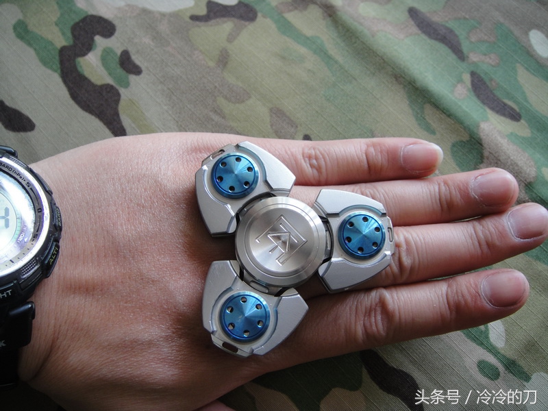 指尖陀螺spinner,handspinner指尖陀螺怎样玩