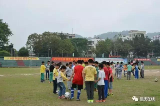 小孩学踢足球视频,小朋友学踢足球视频