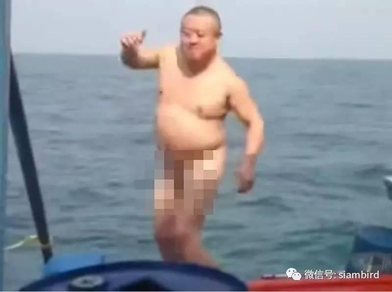 曾志伟给儿子曾国祥颁奖,曾志伟曾国祥近期视频