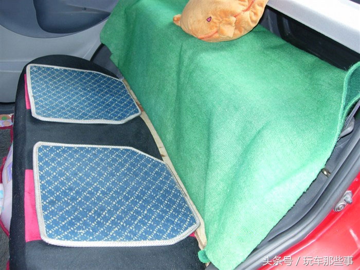 66岁老夫老妻自制房车旅游,60岁老夫妻自改房车自驾游