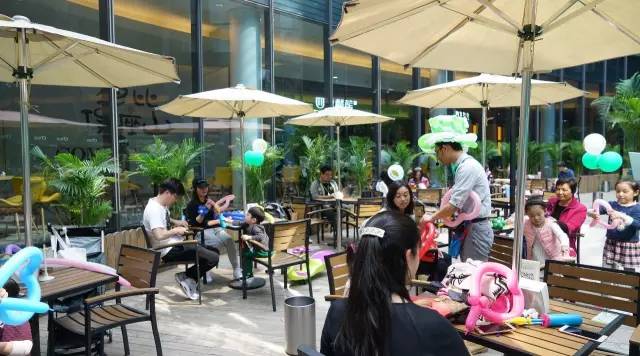 军事化管理、选址偏僻,这位台湾老炮却做出了茶饮界的爱马仕!