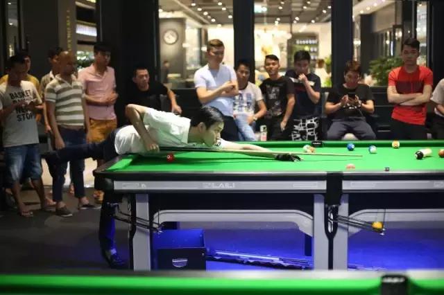 当玛莎拉蒂遇上花式台球，这个周末玩不过瘾算我输！——日月广场