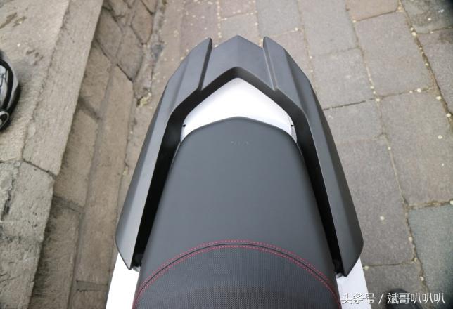 好看的新大洲本田裂行美图,本田裂行125与本田nx125哪个好