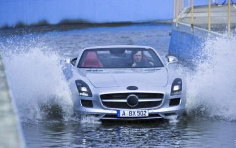 汽车排气管：排气的时候怎么还排出水来了