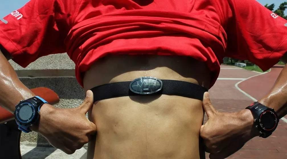 臂式和腕式测心率哪个更精准,腕式光学心率测量