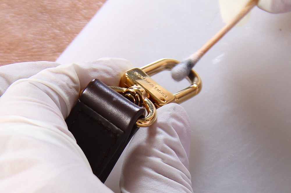 五金不掉色的包包,奢侈品包包五金划痕修复