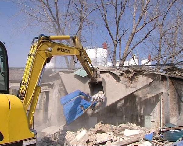 市中区俩月拆出141个“足球场”大批街头绿景和便民场地开始呈现