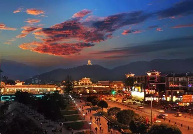 陪你在成都的街头走一走,和我到成都的街头走一走的歌名