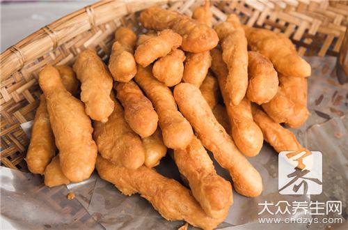 吃多了油条会得老年痴呆？油条：这个黑锅我不背